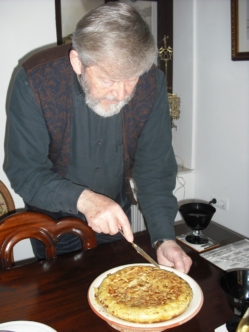 CUISINE-Spanish-omelette-serving-1-125-2011-